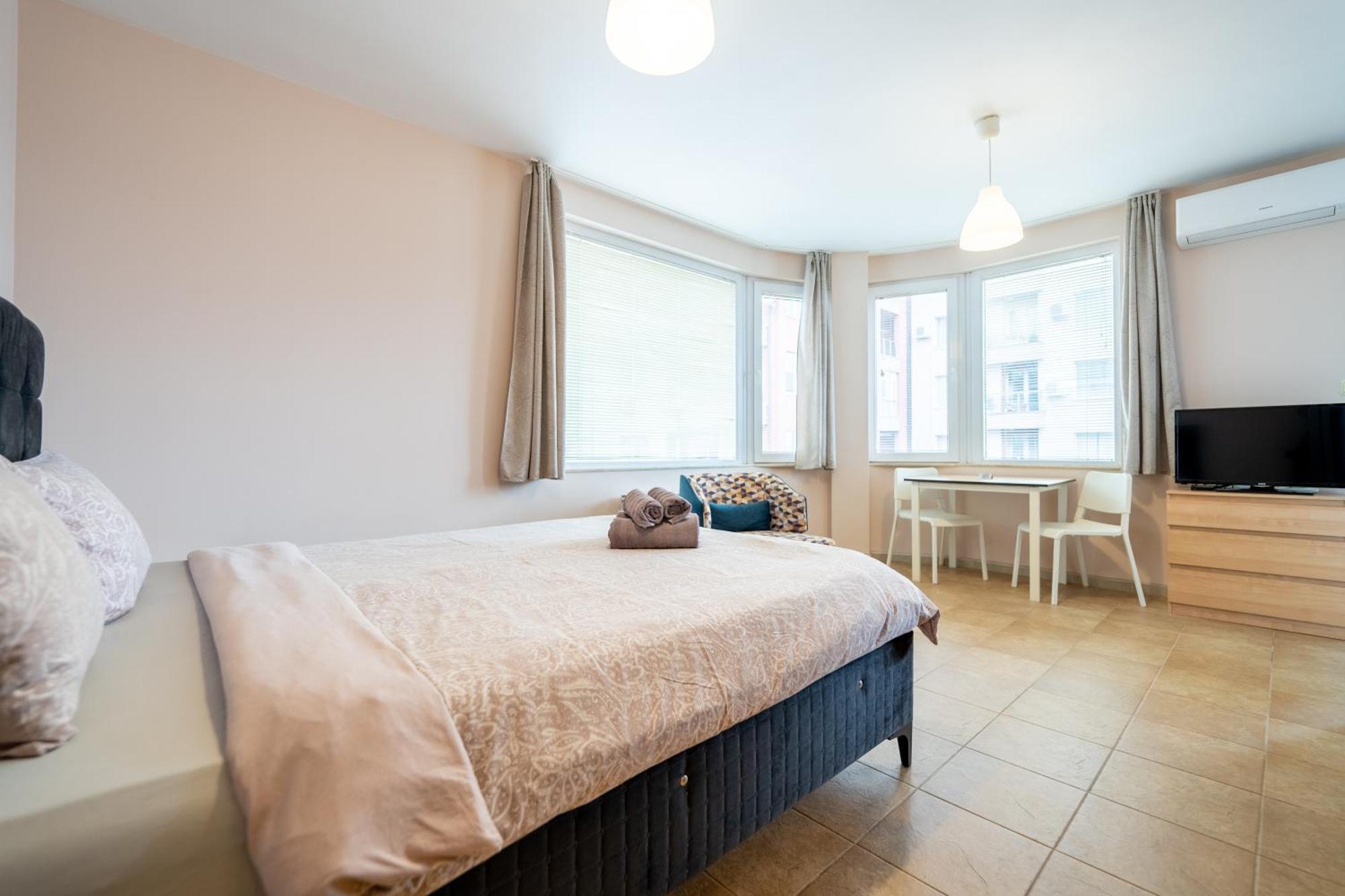 Lovely Apartment In Studentski Grad Sofia Esterno foto